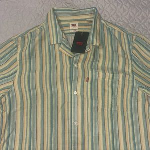 Levi’s button down men’s shirt